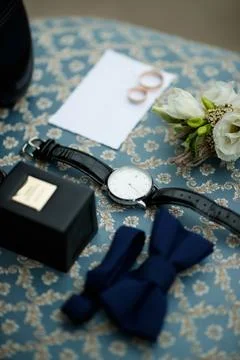 Engagement ring and wedding band details, His and Hers rings, weddind day Foto stock