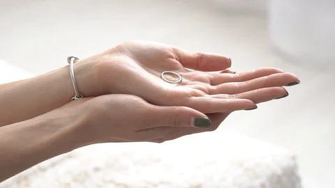 Engagement Ring In Hand 動画素材 101820583