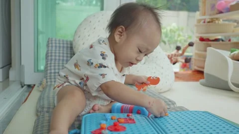 Engaging Child Playing with Colorful Shape Toys Vidéo 341142925