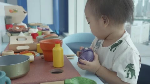 Engaging in Creative Play with Colorful Toy Kitchen Set Vidéo 343556624