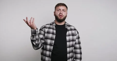 Engaging expressions in a dynamic conversation about life, emotions, and ev.. Vídeo Stock 329110423