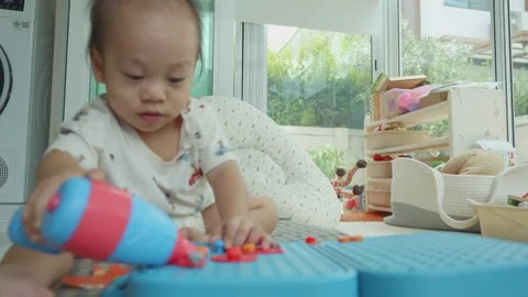 Engaging Playtime Activity for Young Children Vidéo 341142970