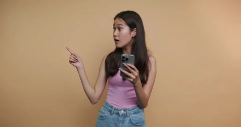 An engaging talk about a new trend shared by a young woman in a studio sett.. Stock-Footage 331989935