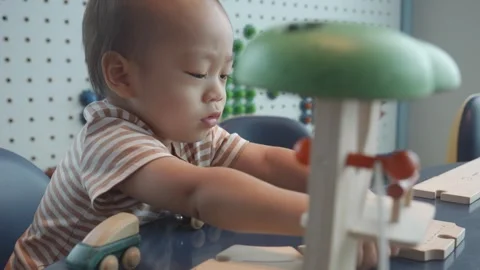 Engaging Toddler Playtime with Interactive Toys Vidéo 343556348