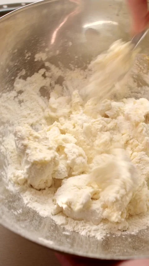 Engaging video showcases baking, from mixing dough to whipped cream Видео 311001957