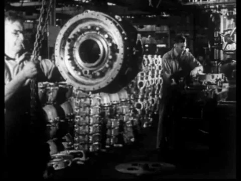 The engine and test flying the Australian torpedo bomber Vídeos de archivo 75099598