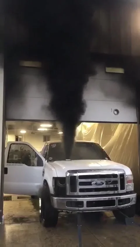 Engine Blows up Spectacularly During Dyno Contest, Fredericksburg, Ohio, USA - 2 Stockbeeldmateriaal 205238358