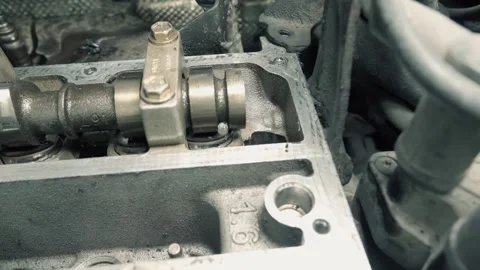 The engine is clean inside Vidéo 139042733