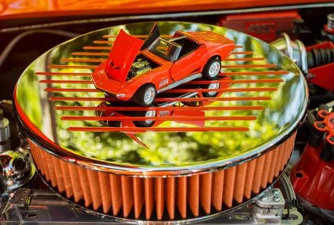  Engine compartment of chromed Stingray HIghly reflective engine compartme... Foto stock