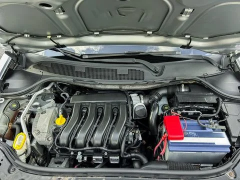 The engine compartment reveals the complexity of auto engineering, featuring  库存照片