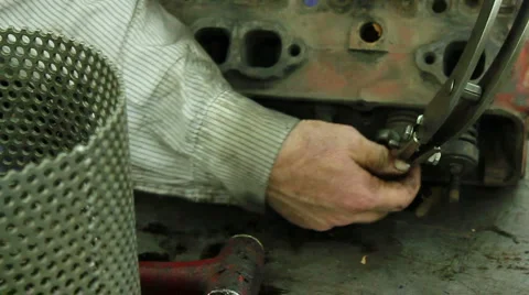 Engine Head Disassembly Video stock 1181853