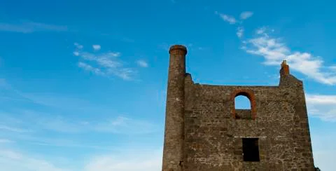 Engine house of a Cornish mine in the evening sun Foto stock