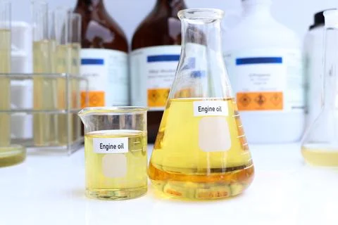 Engine oil in container, science experiment concept 스톡 사진