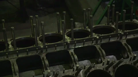 Engine repair 動画素材 33402771