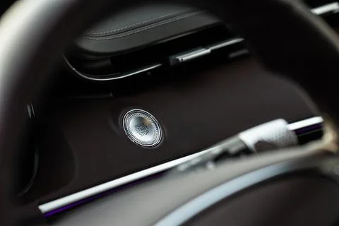 Engine start button. Close up engine car start stop button. Modern car interi Foto stock