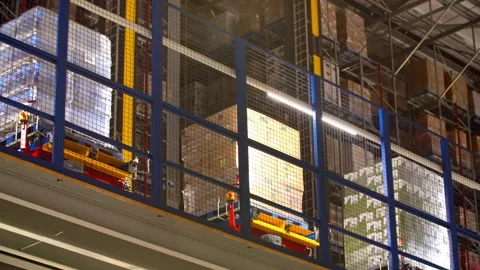 Engine transport Packages inside a Warehouse/Factory  Vídeos de archivo 131955862