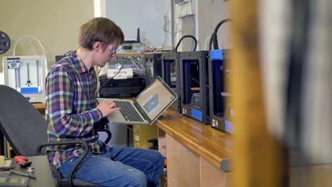 An engineer adjusts a 3d-printing digital model. Video stock 78347625
