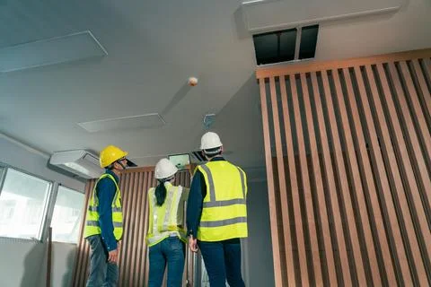 Engineer and architect working discussion plan in construction process interi Fotos de archivo