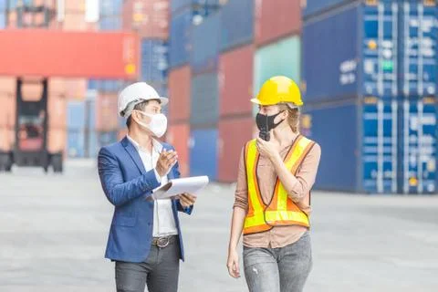 Engineer and foreman worker team checking containers box from cargo Fotos de archivo