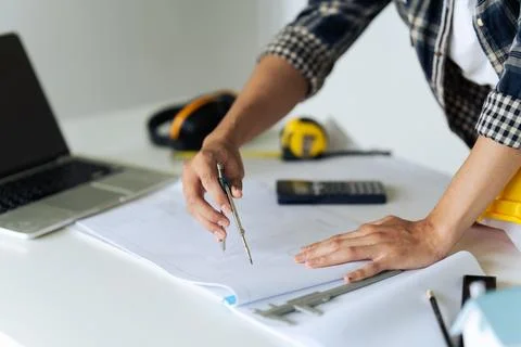 Engineer are planning a structure sketch with circular tools. Complete with Fotos de archivo