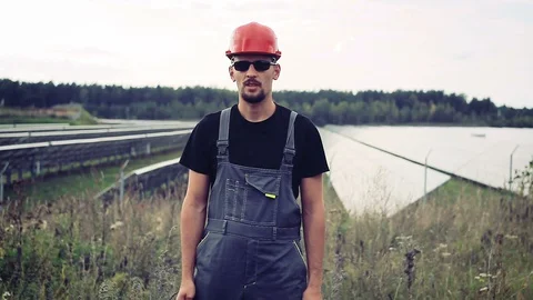 Engineer on the background of solar panels Stock Footage 101023056