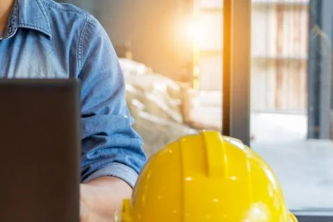 Engineer business man using a notebook for work in coffee shop Fotos de archivo