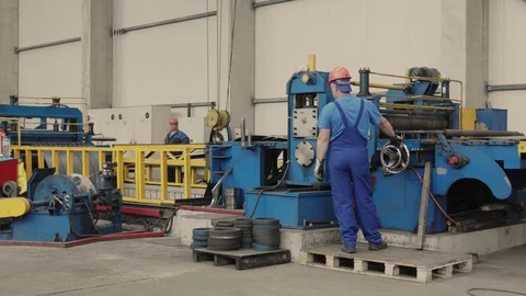 Engineer checking and controlling automatic machine in mechanical workshop Video stock 121190957