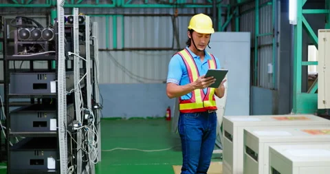 Engineer checking equipment Video stock 197118983