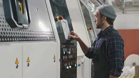 Engineer Checking Machine Equipment 스톡 동영상 147324157