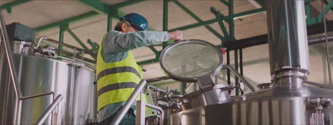 Engineer checking production process Stock-Footage 147570157