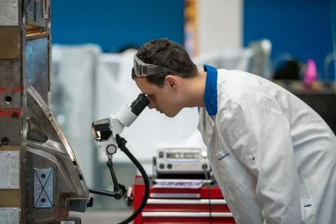 The engineer checks the correct setting of the metal mold for castings in the Stock-Fotos