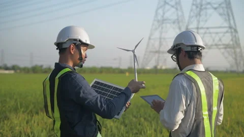 Engineer concept of 4k Resolution. Asian male employees are consulting on the Stock Footage 152935064