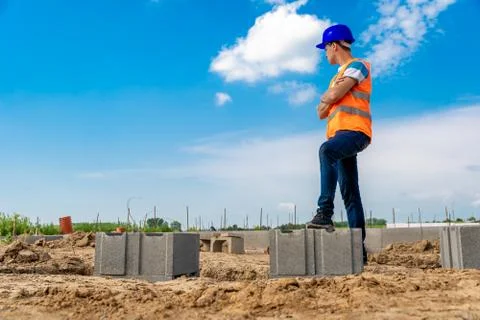 Engineer on the construction of foundations of the building. copy space Foto stock
