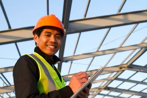 Engineer construction under new building checking plan Foto stock