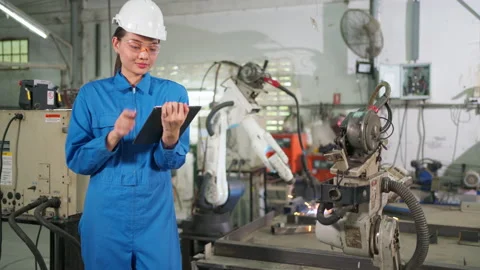 Engineer control robotic arm to weld metal Stock Footage 153075818