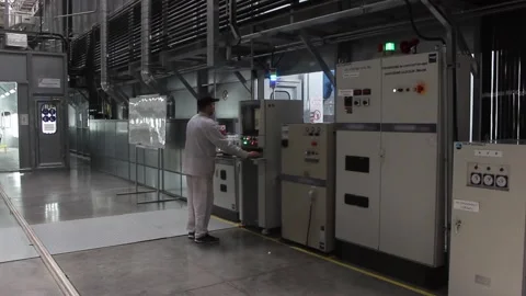 The engineer controls the conveyor at the factory. Video stock 122335863