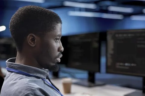 Engineer doing maintenance in data center facility, close up Foto stock