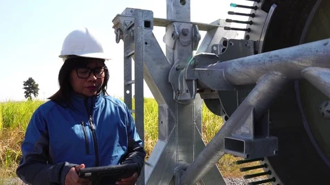 An engineer evaluates wind turbine with a tablet  스톡 동영상 121202993