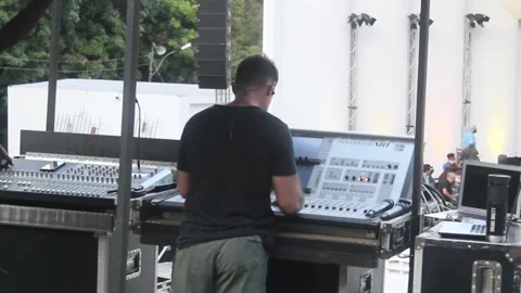 Engineer Video stock 171031715