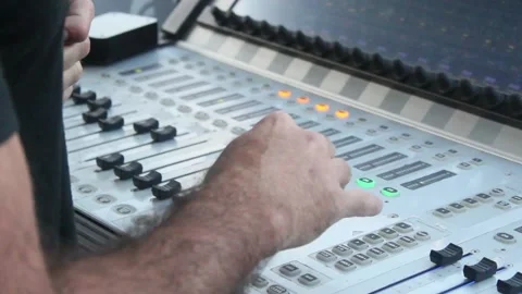 Engineer Video stock 171031716