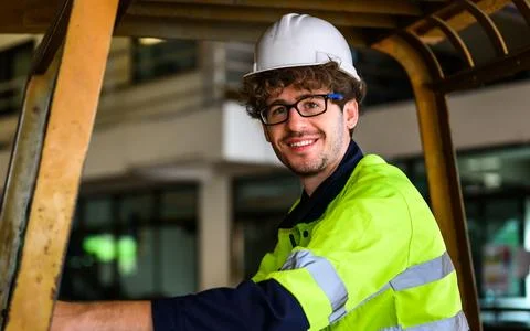 Engineer foreman checking and inspecting machine at industrial factory Foto stock