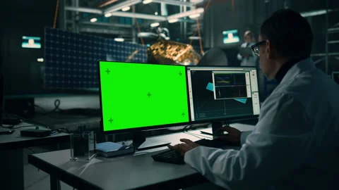 Engineer Green Screen Computer Screen Develop Satellite 動画素材 150371629