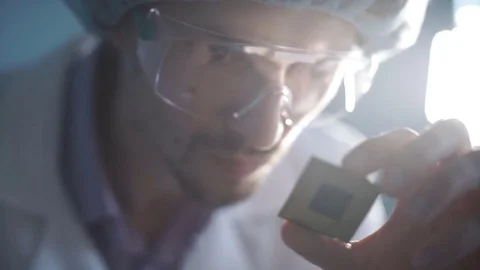 The engineer holds a computer processor 스톡 동영상 83653996