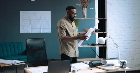 Engineer inspect architectural plan, sketching a construction project. Portrait Vídeo Stock 147053203