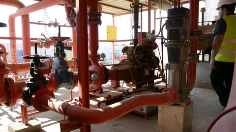 Engineer inspecting machinery water pump. checks the pump sprinklers Видео 115044356
