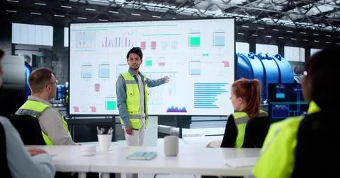 Engineer Leading Diverse Team In Presentation For Training Session In AI Tech Foto stock