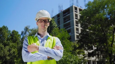 The engineer looks at the camera, puts his hands on his chest and smiling looks Video stock 114634753