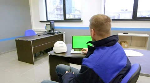 Engineer looks at the green screen and talking on walkie-talkie inside the 動画素材 61353389