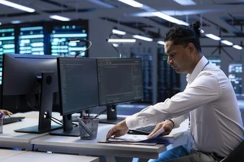 Engineer maintaining accurate documentation of data center infrastructure, 스톡 사진