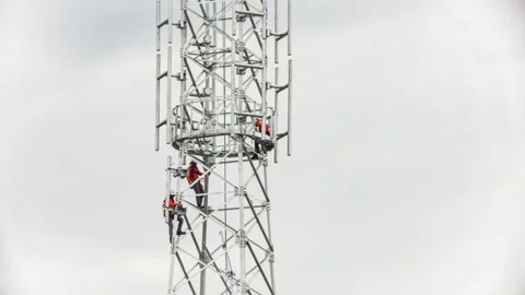 Engineer maintenance on telecommunication tower doing ordinary maintenance 스톡 동영상 159503760